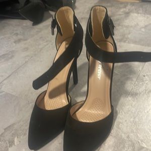 Forever21 size 6 black stilettos